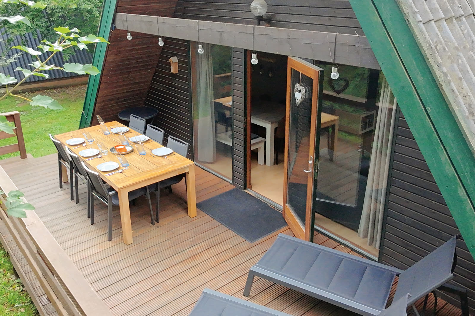 Terrasse des Ferienhauses Waldrauschen aus der Vogelperspektive